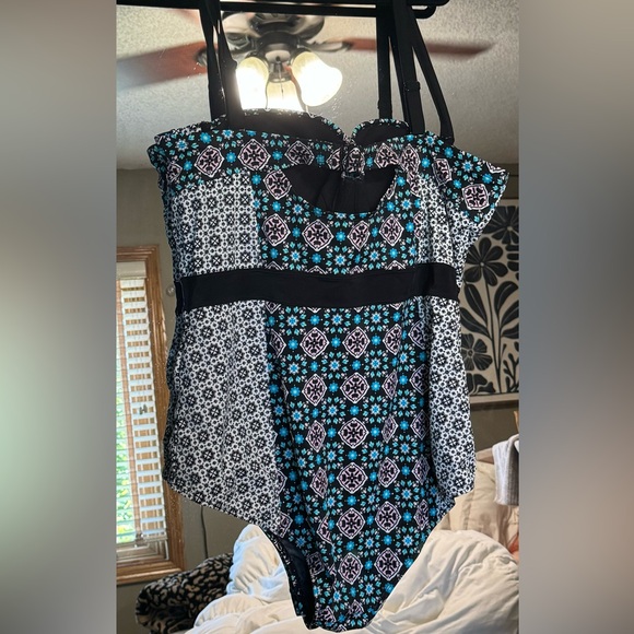 Torrid Swimsuit! - Picture 3 of 4